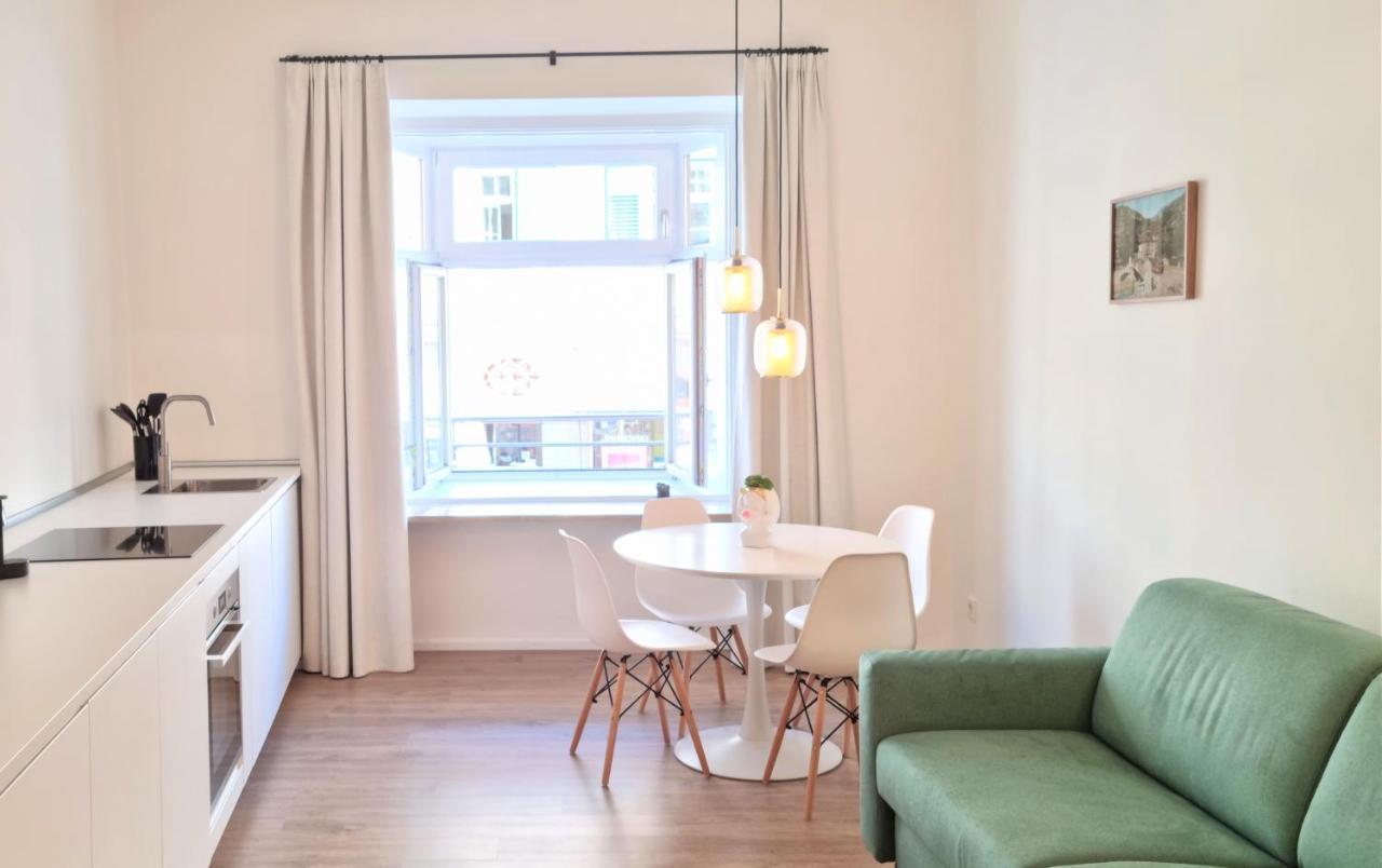 Rosa Apartment With Parking Historic City Center Merano Eksteriør billede